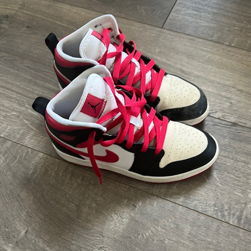 Nike Kids Slippers Black and Pink